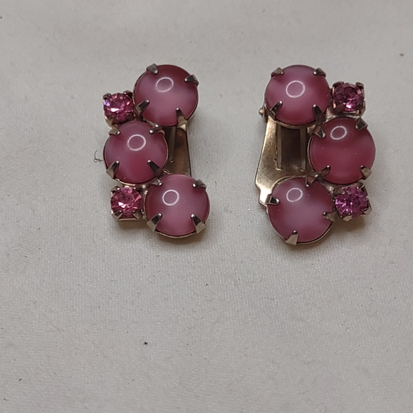 Vintage clip on earrings - Picture 3 of 9